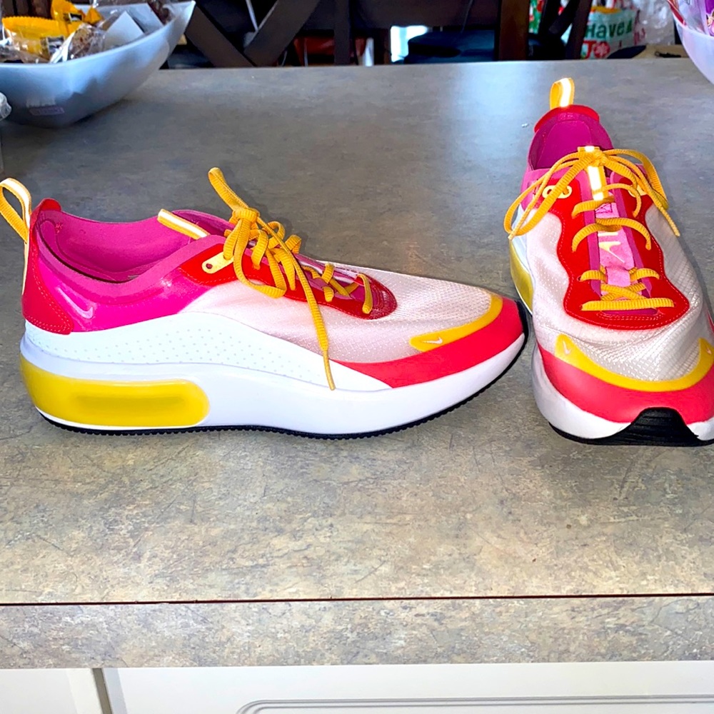 Rare like new Nike Air Max Dias size 9 - CUTE!!!!